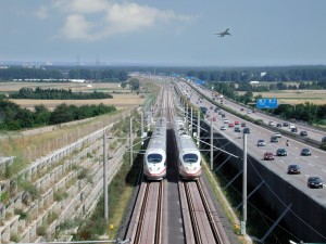 2 InterCityExpress 3-Züge (ICE 3 Baureihe 403) و همچنین به مدت زمان تقریبی سالانه در کلن-راین / Main anlässlich der Eröffnung am 25.07.2002؛
